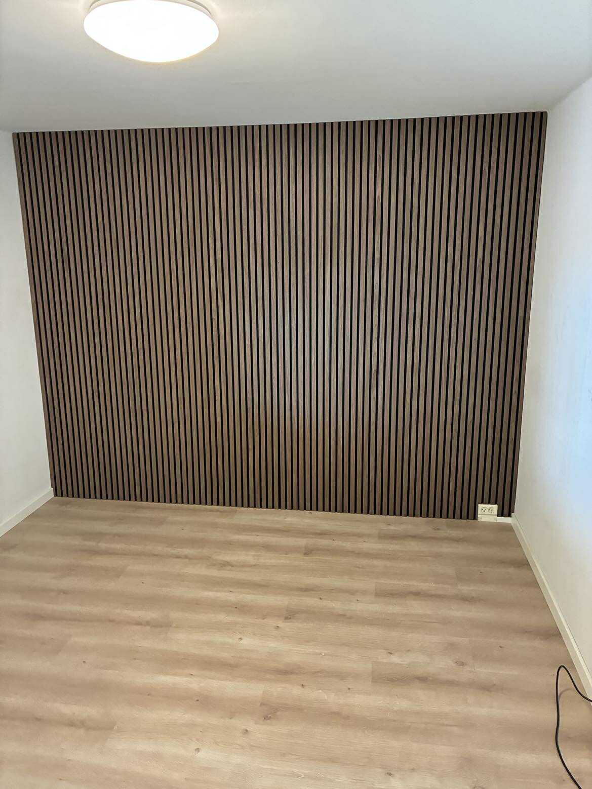 Snedkerarbejde med træpanel